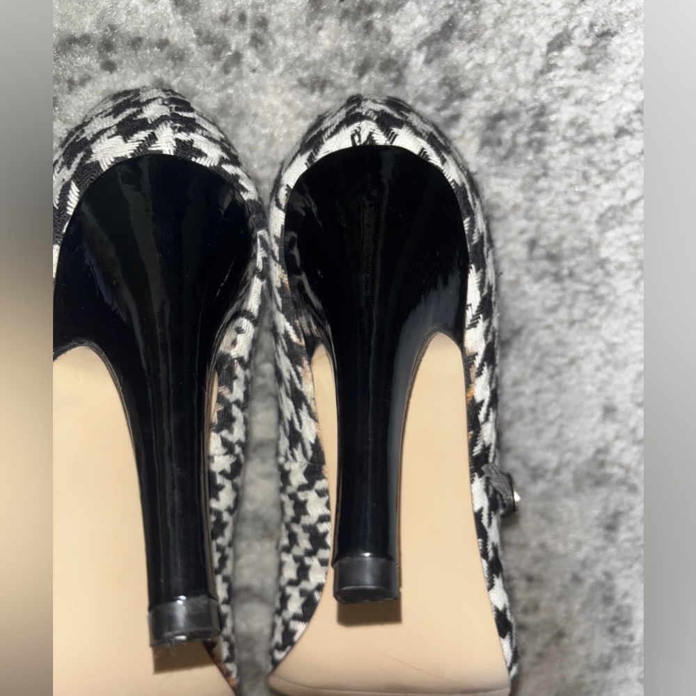 Madden Girl Ohhala Houndstooth Mary Jane Heels Black White Size: 9M - Picture 5 of 7